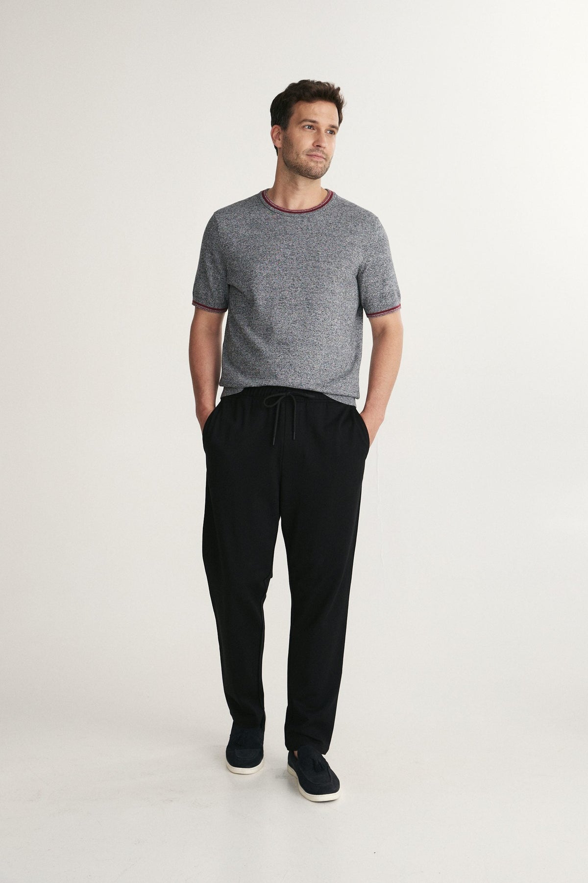 Contrast details short sleeve sweater